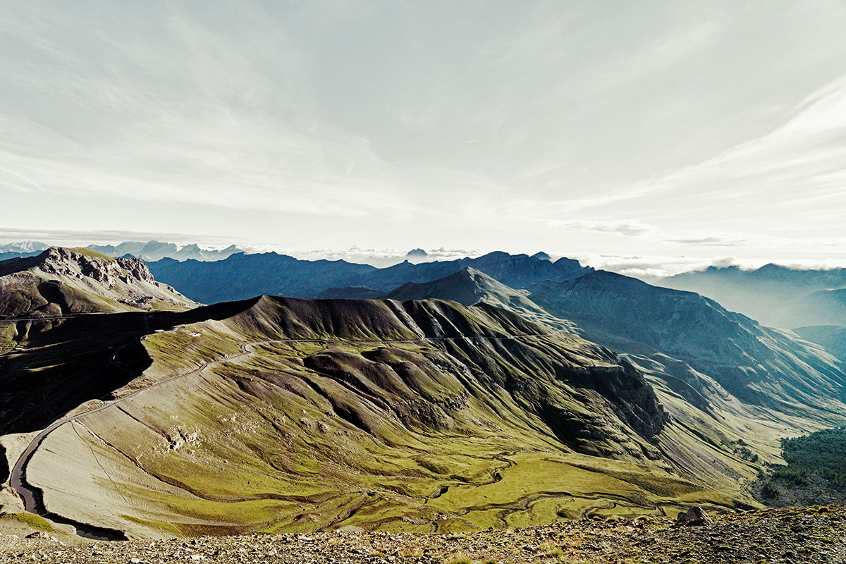 Alpenpässe 04/ COL DE LA BONETTE // F // Jausiers -> Saint Étienne // Passhöhe 2715 m* // 15 % max. Steigung // Länge 49 km // Die Strecke von Jausiers über das Col de Restfond ist schon ein Abenteuer. Neben dem Ausblick raubt die dünne Luft manch einem den Atem. * Meter über dem Meer