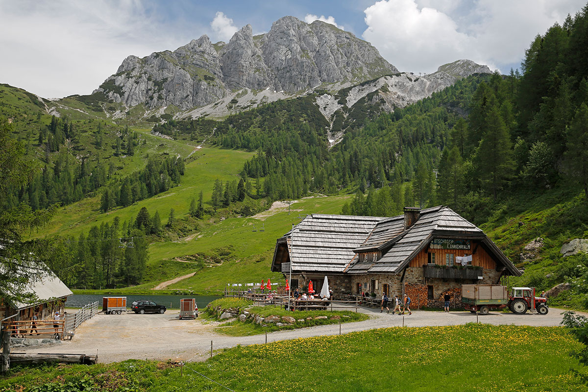 Almen in Österreich Watschingeralm. Hier gibt´s Würste, Speck und Bergkäse: wohl bekomm`s!