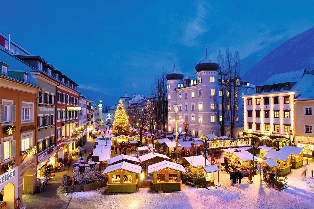 Acht der schönsten Adventmärkte in Tirol. Lienz: Kunst-Adventkalender