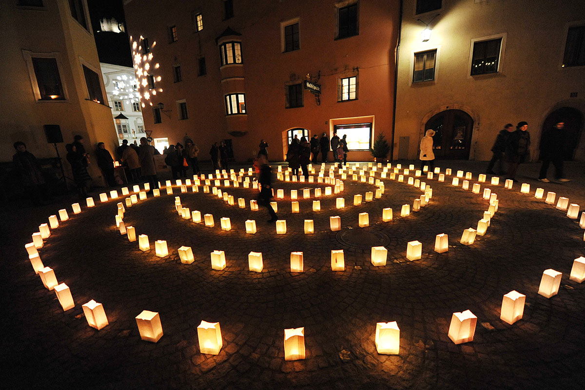 Acht der schönsten Adventmärkte in Tirol. Rattenberg: Kerzenschein und Konzerte