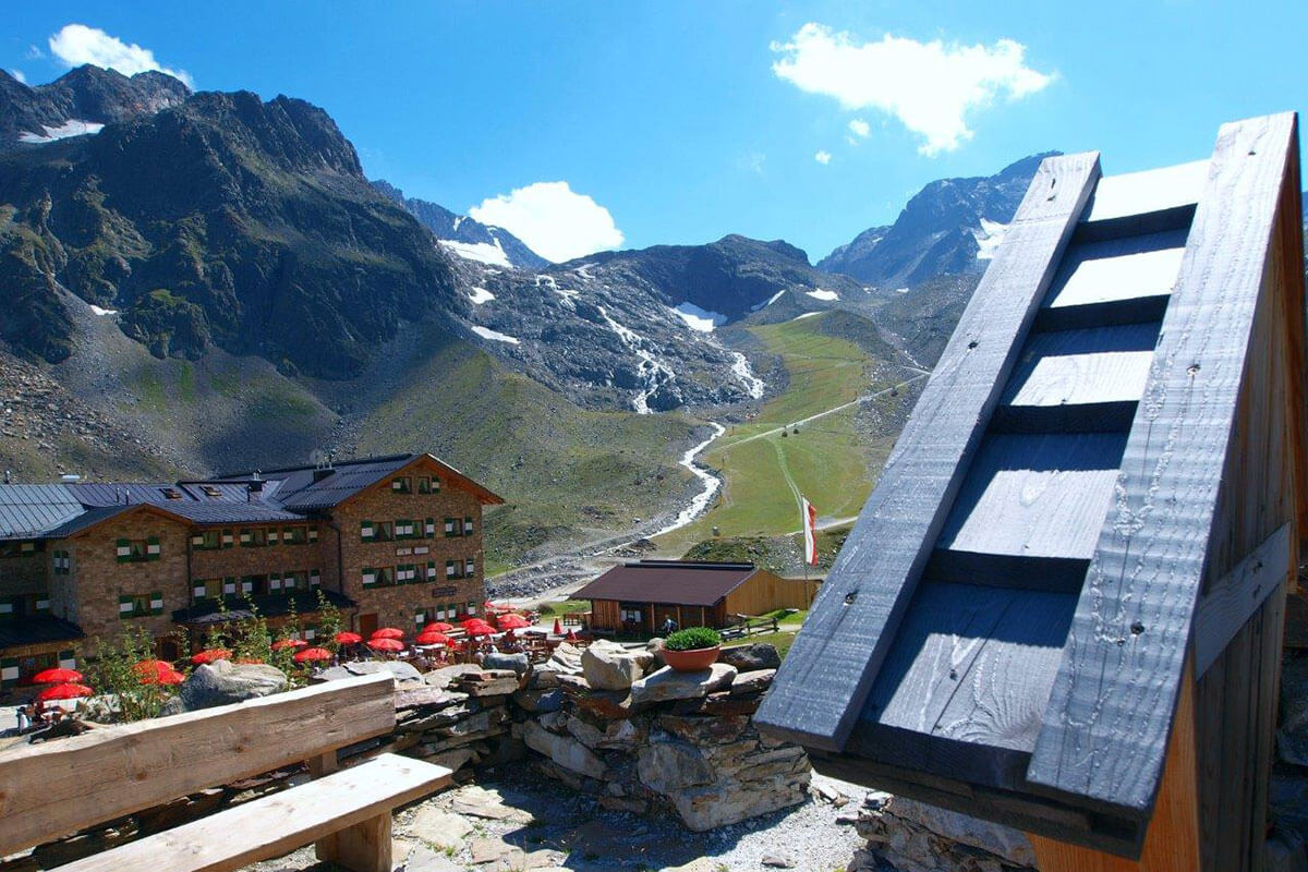 Im Sommer ist die Dresdner Hütte ein hervorragender Ausgangspunkt, um den Stubaier Höhenweg zu gehen. Die Dresdner Hütte – vor 142 Jahren die erste Schutzhütte im Stubaital