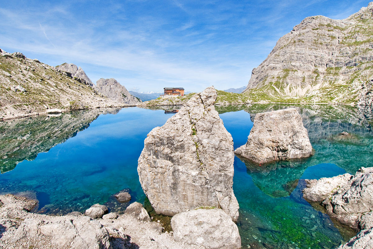 Über Berg und Tal – Weitwandern in Osttirol. Sillianer Hütte am Karnischen Höhenweg