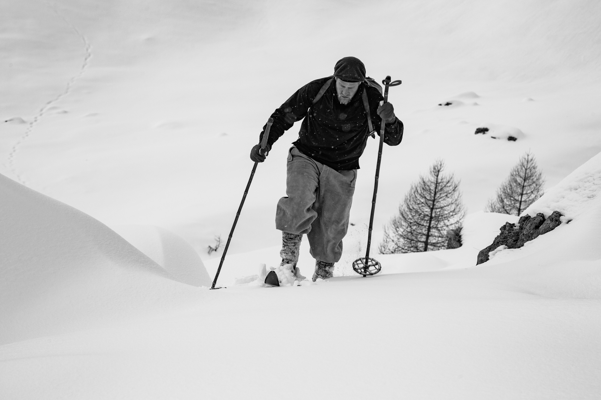 Zitat: Arnold Kaech, Lichtgestalt aus der Pionierzeit des alpinen Skisportes und Mitglied des Schweizerischen Akademischen Ski Club (SAS). // (Aus: Kaech Arnold, Die nächsten 25 Jahre, in: Der Schneehase Nr. 20, 1948–1950, zitiert nach Max D. Amstutz, Die Anfänge des alpinen Skirennsports, AS Verlag & Buchkonzept AG, Zürich 2010, S. 94) © Foto: Franz Walter