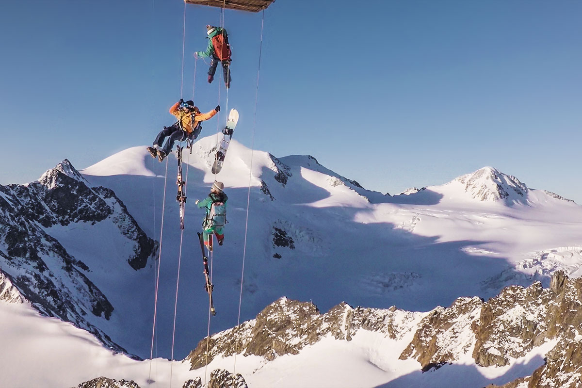 Balloonskiing Heimschnee. Mit einem Heißluftballon steuert die „Heimschnee“-Crew bislang unerreichbares Tiefschneegelände an