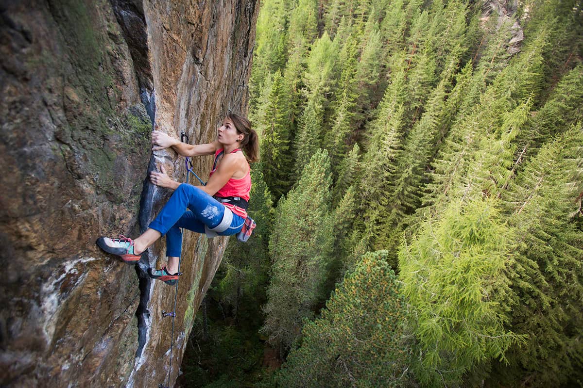 Fünf Tiroler Aktive, die ohne Bewegung in der Natur nicht leben können. Kletterprofi Barbara Zangerl war anfangs überrascht von den vielen Sportklettermöglichkeiten, die es in Tirol in allen Schwierigkeitsgraden gibt.