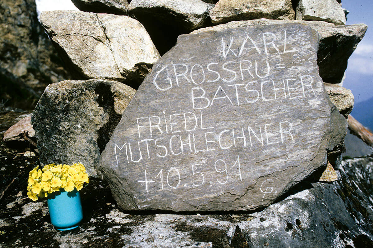 Am 10. Mai 1991 verlor Kammerlander Karl Grossrubatscher und Friedl Mutschlechner am Manaslu. Ende 2017 missglückte erneut der Versuch, ihn zu besteigen