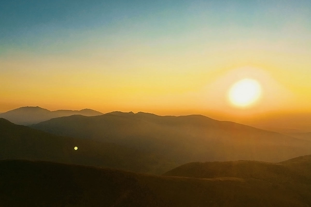 Ein wunderschöner Sonnenaufgang in den Nockbergen. Nockberge Osttirol Falkert. Sonnenaufgang