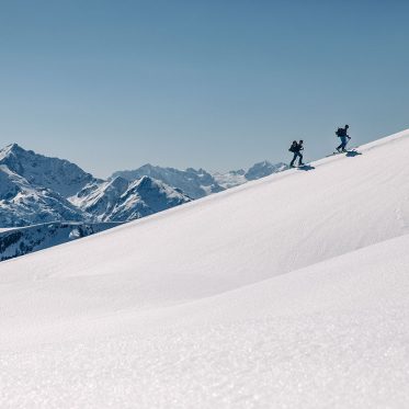 Allgäu / Hermann von Barth-Hütte / Skitour. Kein Lift, keine Piste – nur der Berg und man selbst. Skitourengeher erfahren die Schönheit der winterlichen Alpen ganz unmittelbar