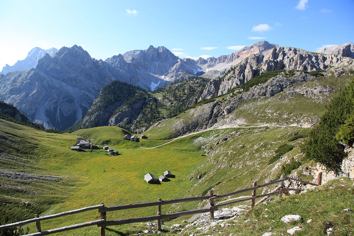 Fojedöra Alm. Versteckte Bergseen und beeindruckende Aussichten – Fünf Geheimtipps für Sommerwanderungen in Südtirol