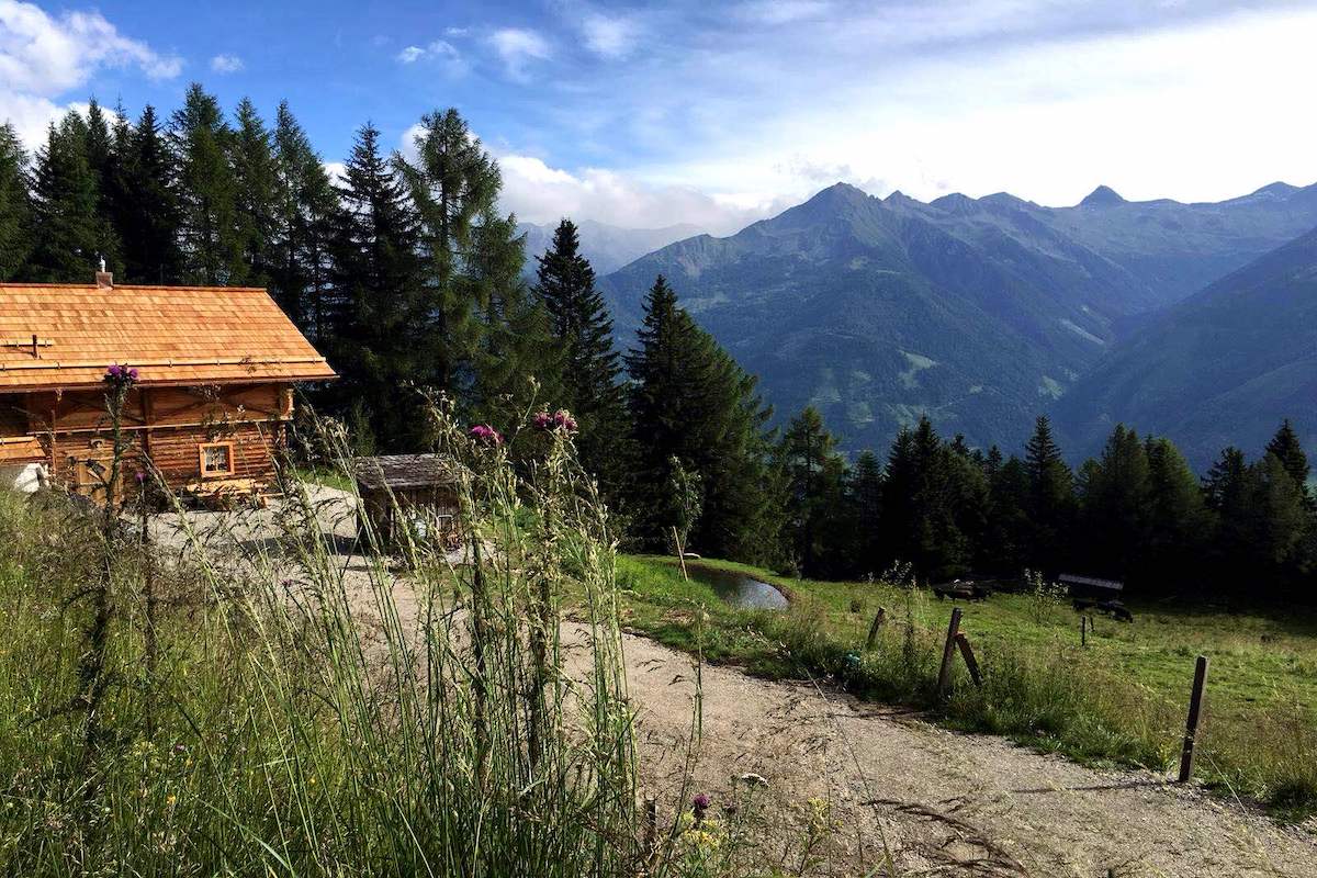 Das Bergchalet Moserhof liegt in absoluter Alleinlage auf 1600 Metern mit einem traumhaften Weitblick.