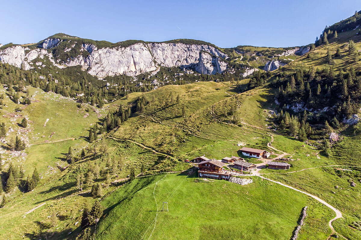 Die Dalfaz Alm ist eine von drei Übernachtungsmöglichkeiten am Berg