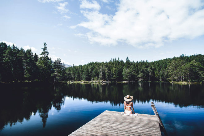 Der Möserer See liegt zwischen Telfs und Seefeld – auf fast 1.300 Meter Seehöhe