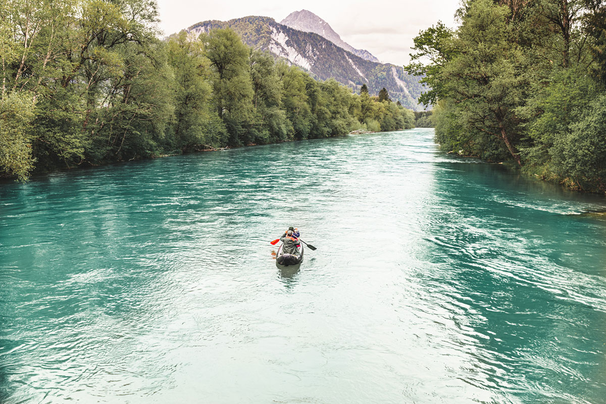 Mit dem Paddel auf der längsten Flusswanderung Mitteleuropas. Foto: © TV Gesäuse-Thomas Sattler