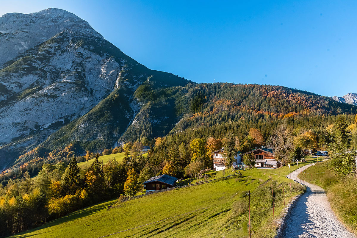 Ropferhof Tirol im Herbst. Foto: © Hafelegucker GmbH - R. Pischl