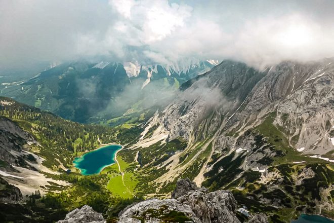 Abenteuerliche Steige, idyllische Bergseen und ein wilder Felsengipfel – Über den Hohen Gang auf den „Vorderen Drachenkopf“