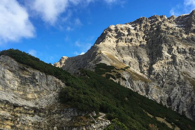 Eine rassige Herbsttour auf die felsige Kreuzspitze in den Ammergauer Alpen