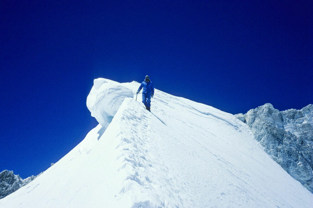 Bis heute eingebrannt: Kammerlander (hier beim Abstieg vom Gipfel des Gasherbrum 2) erinnert sich oft an diesen Grenzgang.