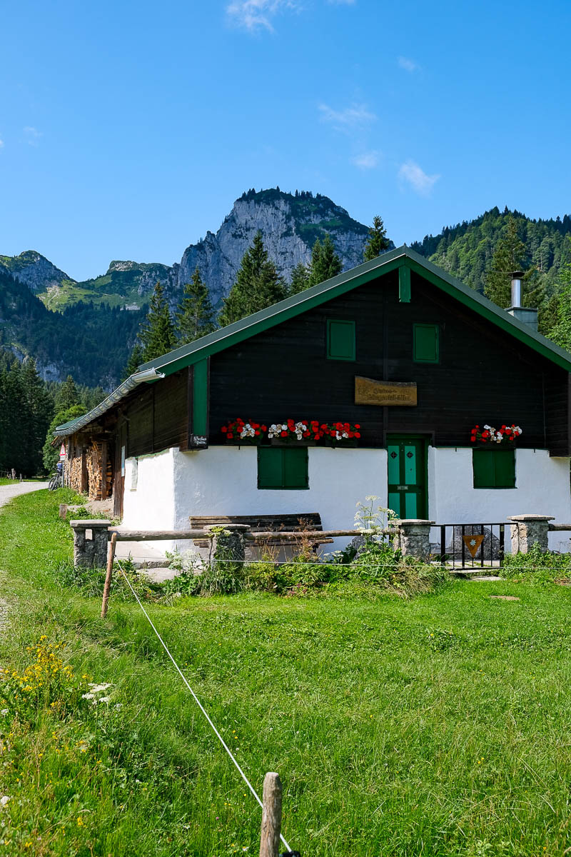 Die Vordere Längentalalm dient als Unterkunft für die Senner und Sennerinnen.