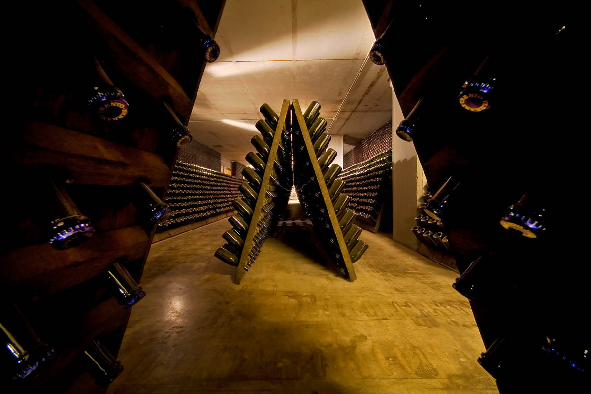Ein Schatz aus 24 Millionen Flaschen: der beeindruckende Keller von Ferrari Trento.