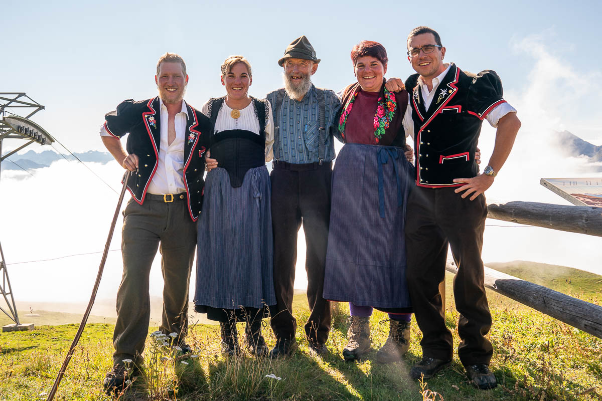 Stolze Älpler und Älplerinnen.