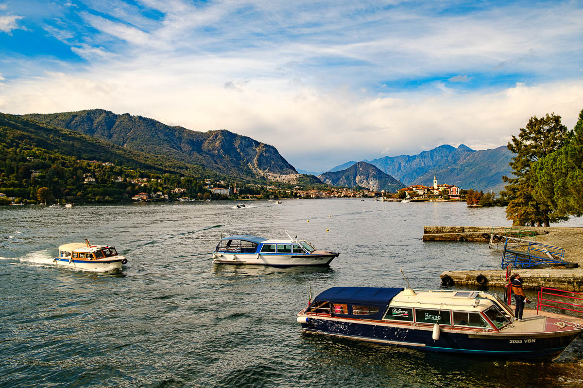 Wassertaxen allüberall: Auf dem Lagi di Maggiore sind neben der Linienschifffahrt private Shuttleservices unentwegt im Einsatz.