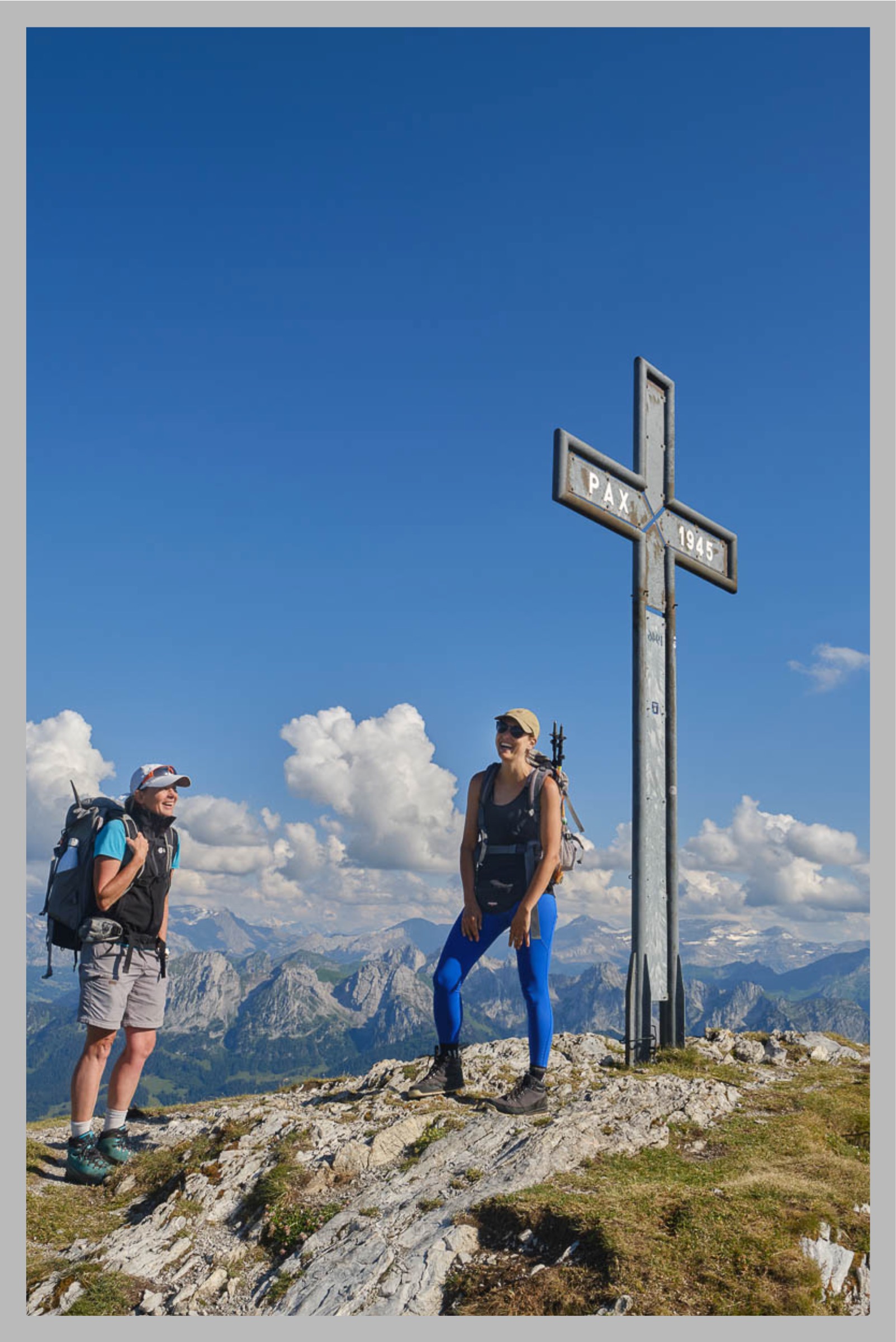– Happy Peak! Marlyse (l.) freut sich, dass Marion glücklich den schwierigen Vanil Noir gemeistert hat.