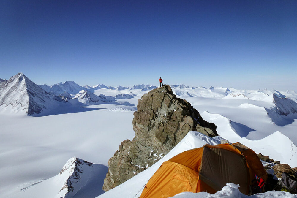 Am anderen Ende der Welt: In der Antarktis schließt sich für Hans Kammerlander der Seven-Second-Summits-Kreis. Es ist einer der wenigen Orte seiner aktiven Zeit, an den er gern noch einmal zurückkehren würde.