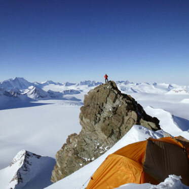 Am anderen Ende der Welt: In der Antarktis schließt sich für Hans Kammerlander der Seven-Second-Summits-Kreis. Es ist einer der wenigen Orte seiner aktiven Zeit, an den er gern noch einmal zurückkehren würde.
