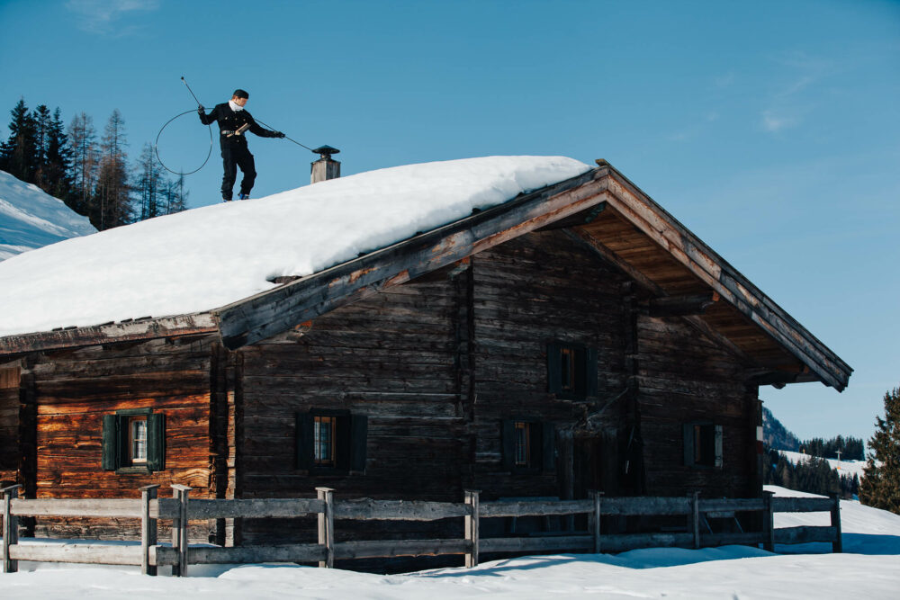 Ein Kaminkehrer auf Skiern – eine Wintergeschichte über Tradition, Handwerk und das Glück im Pillerseetal.