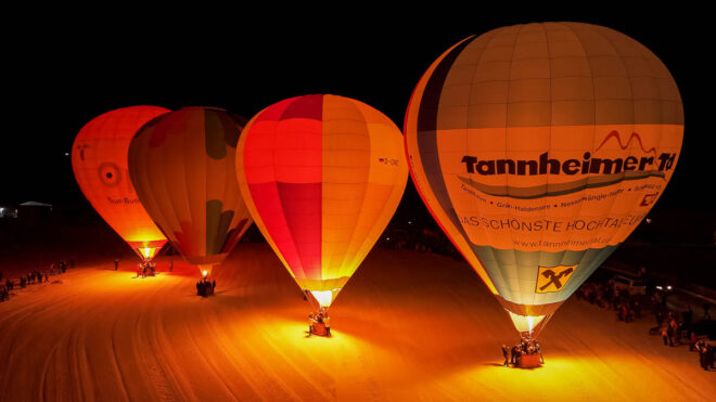Ballonpionier Rudi Höfer prägt seit Jahrzehnten die internationale Ballonfahrtszene. Im Tannheimer Tal organisiert er eines der eindrucksvollsten Winter-Ballonfestivals der Alpen – ein Erlebnis zwischen Stille, Weite und magischem Winterlicht.