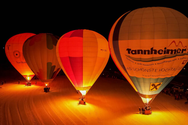 Ballonpionier Rudi Höfer prägt seit Jahrzehnten die internationale Ballonfahrtszene. Im Tannheimer Tal organisiert er eines der eindrucksvollsten Winter-Ballonfestivals der Alpen – ein Erlebnis zwischen Stille, Weite und magischem Winterlicht.