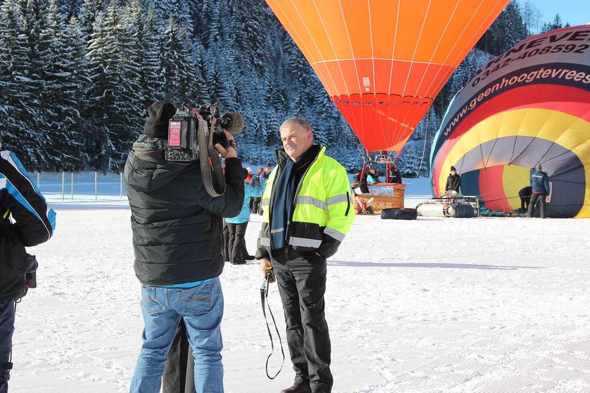 Rudi Höfer gilt als einer der prägenden Ballonfahrer seiner Generation und organisiert seit 2002 das Winter-Ballonfestival im Tannheimer Tal.