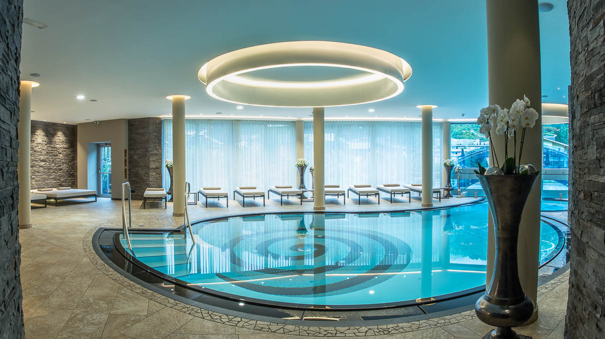 Innenpool im 1500 Quadratmeter großen Spa-Bereich des Unterschwarzachhofs