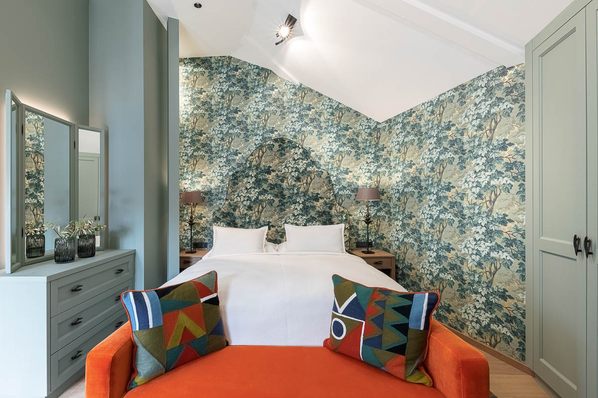 Stilvolle Suite im Unterschwarzachhof mit alpinem Design und Naturtapete