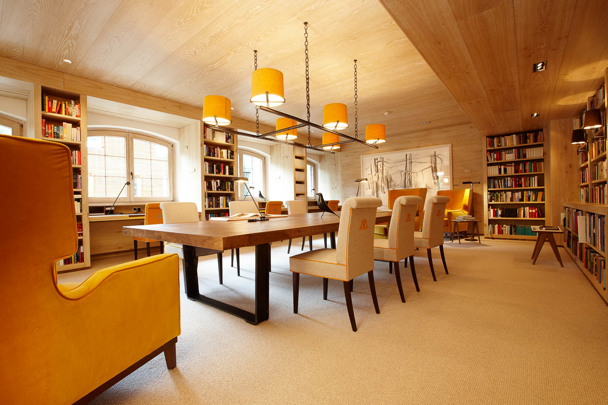 Bibliothek Wortreich im Hotel Hochschober als ruhiger Rückzugsort zum Lesen und Entspannen